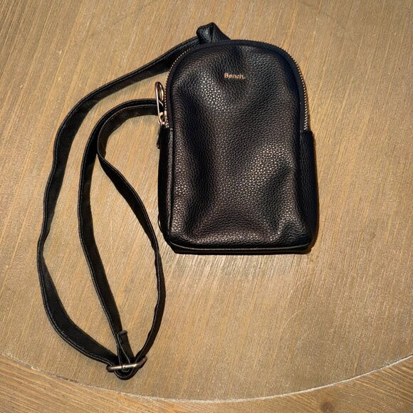 Bench Crossbody - Picture 2 of 6